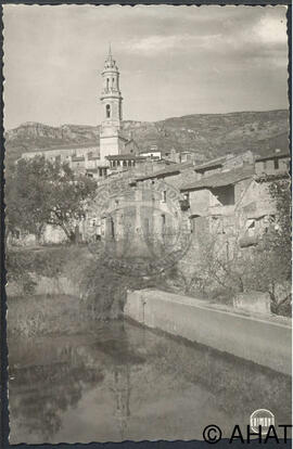 Vista parcial del poble amb l'església parroquial.