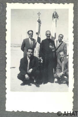 Mn. Francesc Tàpies Torres acompanya d'assistents a la XIª Assamblea Nacional de Germandats Ferro...